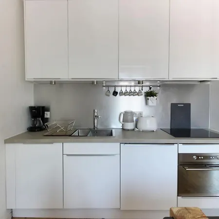 Nook 42 - The Loft - 2br W/ Balcony Views 아파트