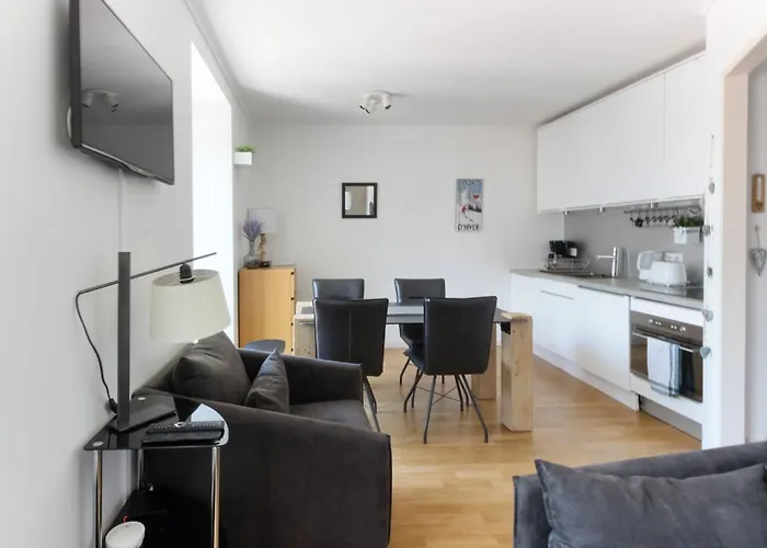 Nook 42 - The Loft - 2br W/ Balcony Views Апартаменти *