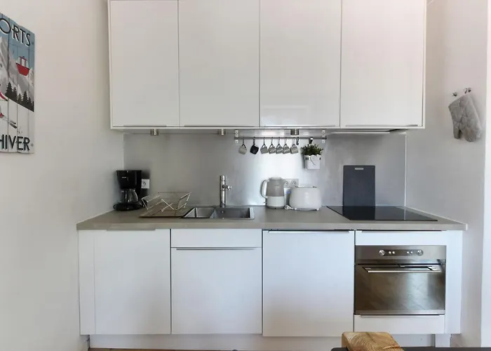 Nook 42 - The Loft - 2br W/ Balcony Views Апартаменти