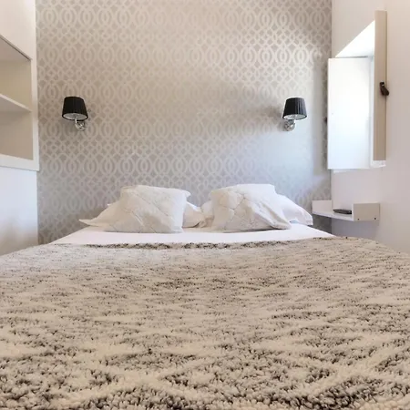 Apartment Nook 42 - The Loft - 2br W/ Balcony Views *
